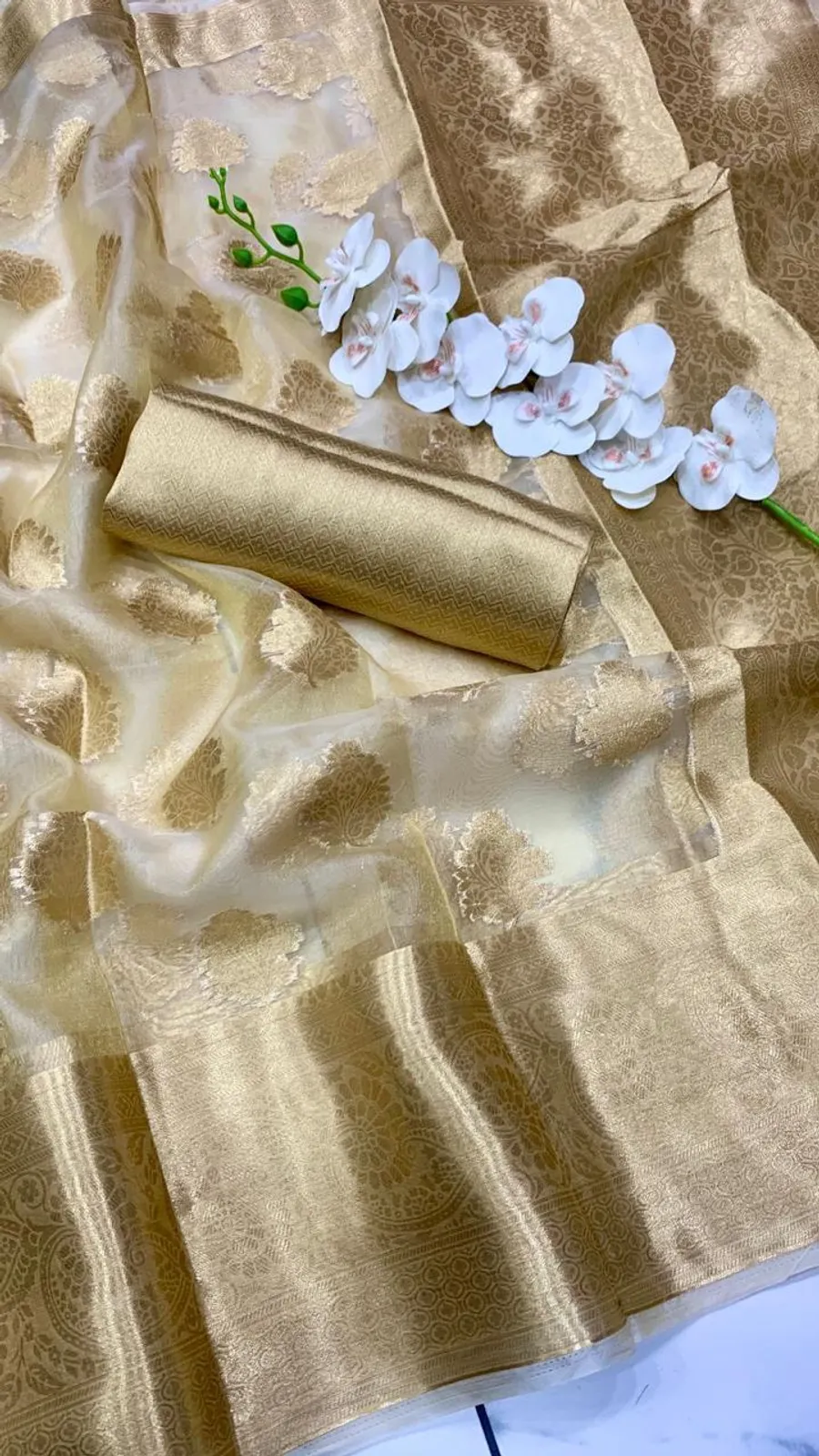 Tissue Silk Saree with Beautiful Jacquard Zari Weaving & Blouse